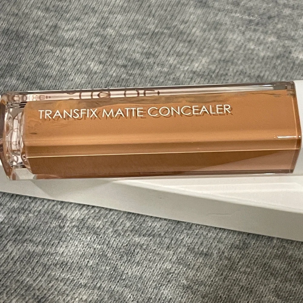 NATASHA DENONA Transfix Mayte Concealer in 15R Red/Rouge